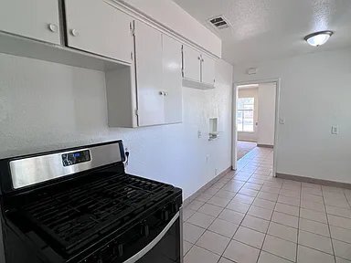Building Photo - 2905 E Lamona Ave