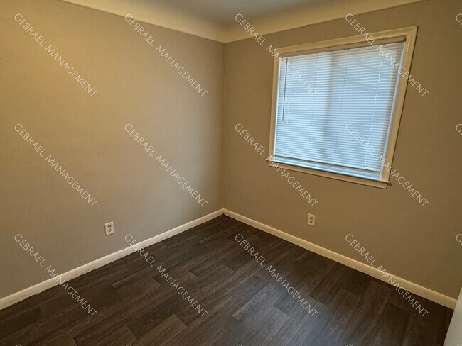 Foto del edificio - 11024 Hayes St