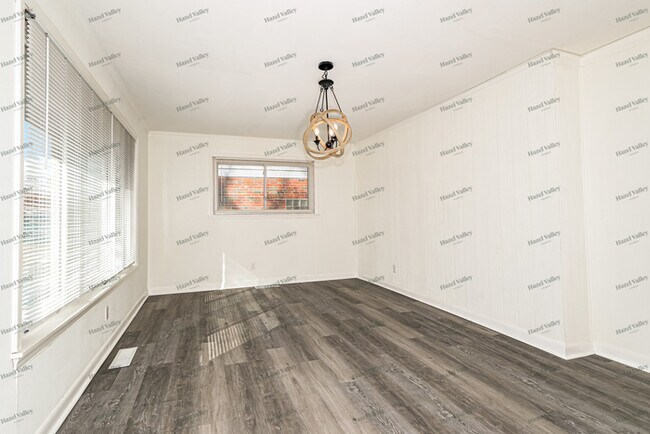 Building Photo - 841 Lebon Dr