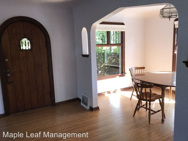 Foto del edificio - 10039 Sand Point Way NE