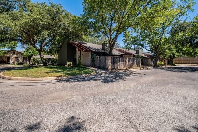 Foto del edificio - 3815 Menchaca Rd