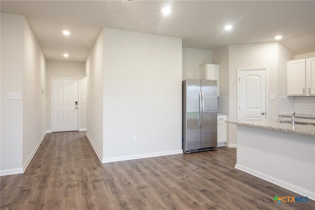 Foto del edificio - 2125 Silver Maple