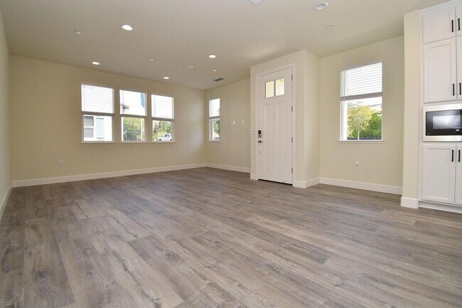 Building Photo - Beautiful 3-bedroom home in Fremont – Built in 2022!