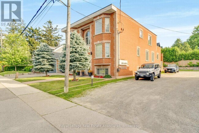 Photo du bâtiment - 48 Mississauga Rd N