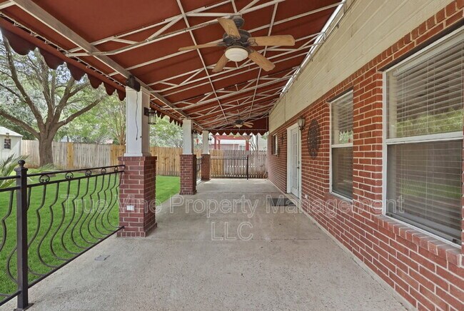 Foto del edificio - 6317 Stable Farm