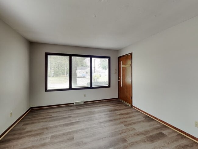 Building Photo - 132 W Old S St