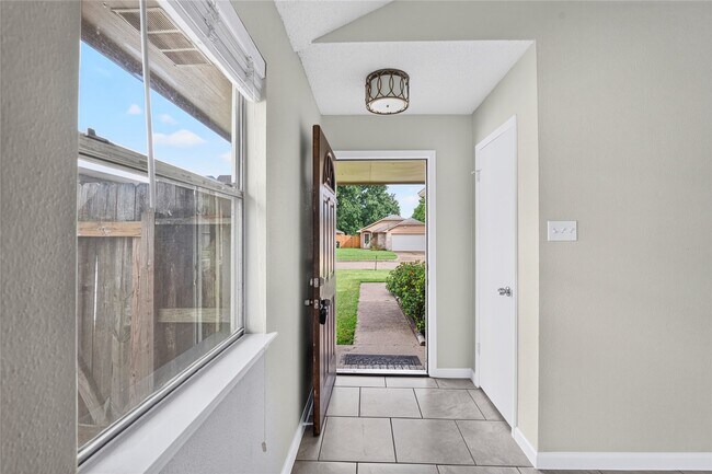 Foto del edificio - 3922 Pintan Ln