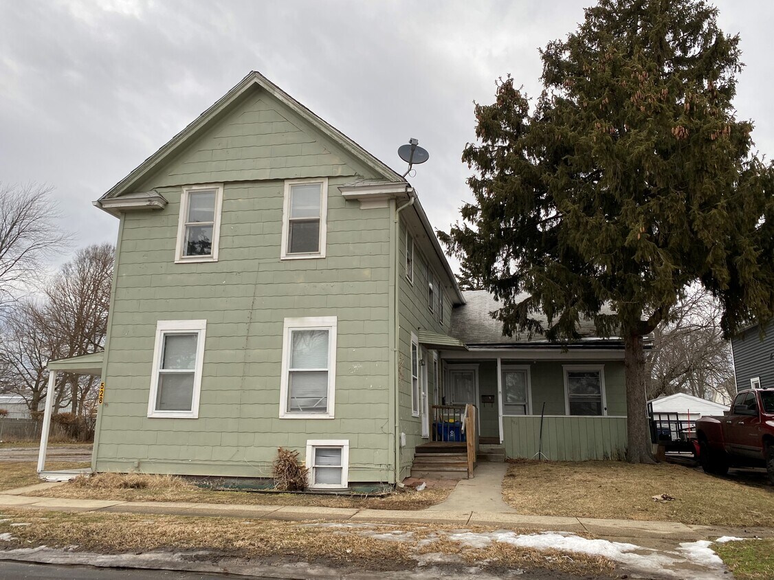 528 W 4th St, Mishawaka, IN 46544 House Rental in Mishawaka, IN