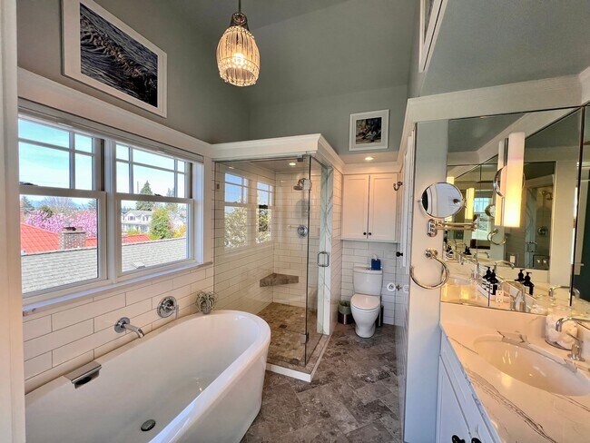 Foto del edificio - Gorgeous, Executive Living in Beautiful Ma...