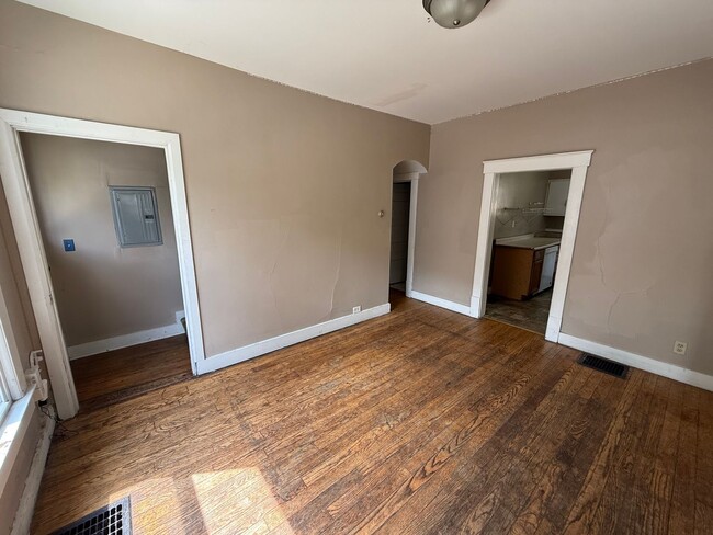 Building Photo - 483 Littleton St