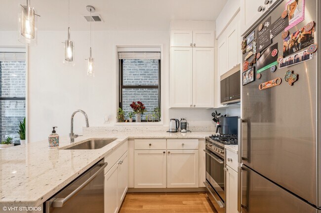 Foto del edificio - 1022 N Ashland Ave