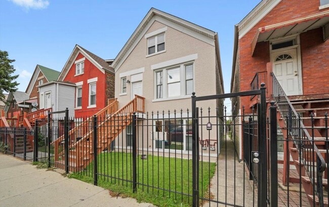 Building Photo - 2721 S Pulaski Rd