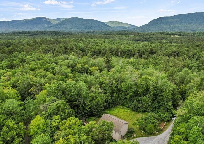 Foto del edificio - 1180 N Rd