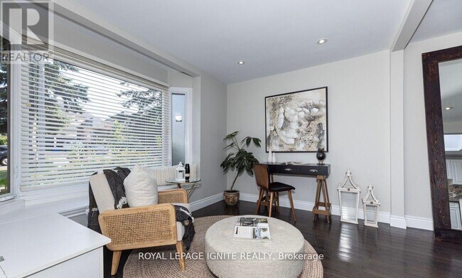 Photo du bâtiment - 878 Strouds Ln