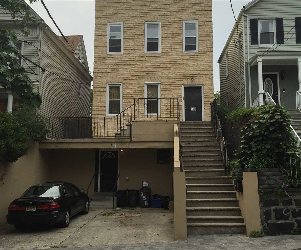 Primary Photo - 355 Webster Ave