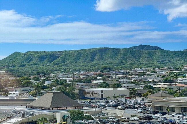 Foto del edificio - Renovated Kahala Towers-3 bedroom, 2 bath,...