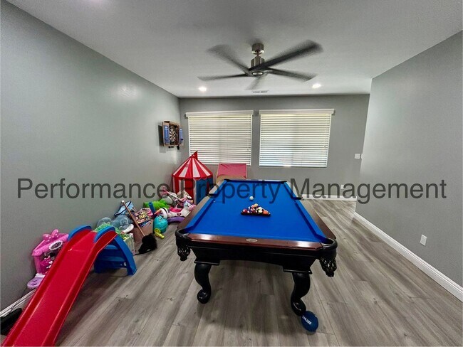 Foto del edificio - Stunning 4 Bed/3 Bath NW Bakersfield Home ...