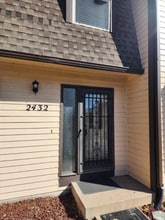 Building Photo - 2432 Lexington Village Ln