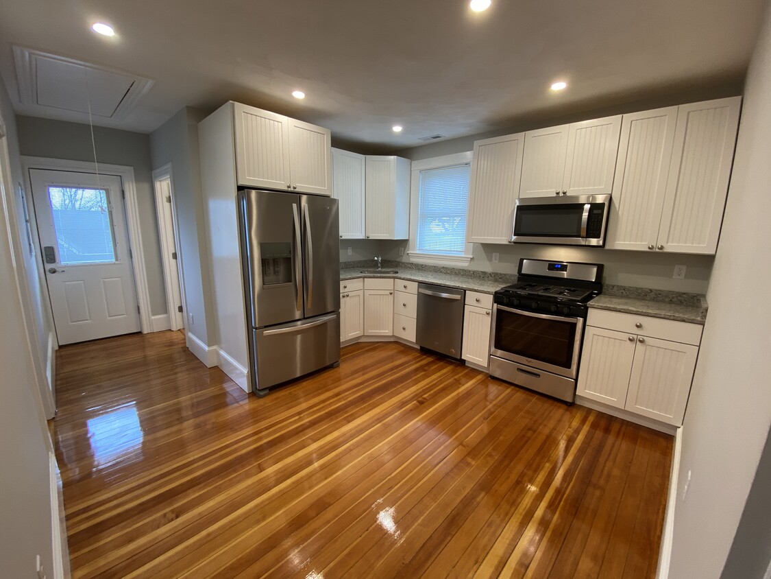 Primary Photo - 307 Highland Ave