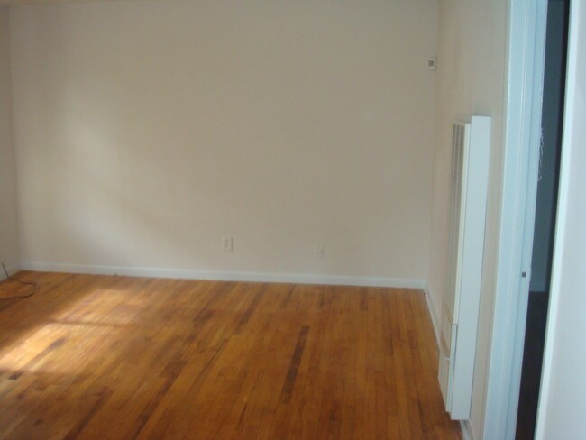 Building Photo - 985 Greenwood Ave NE