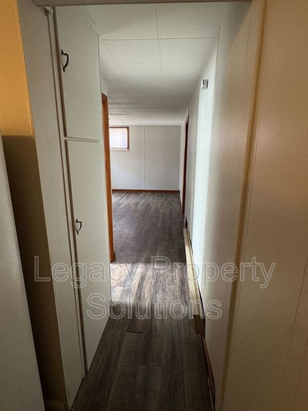 Building Photo - 408 2nd Ave NE