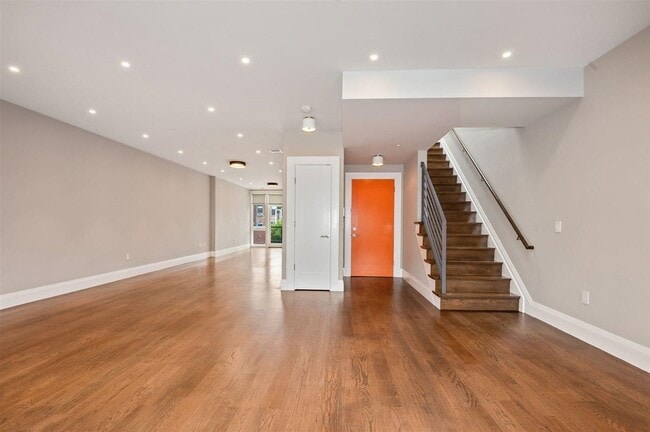 Building Photo - 16 Bright St