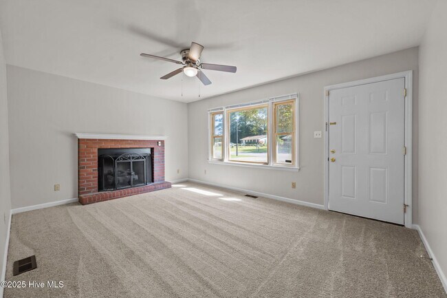 Foto del edificio - 2503 Country Club Rd
