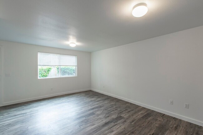 Building Photo - 8306 11th Dr W