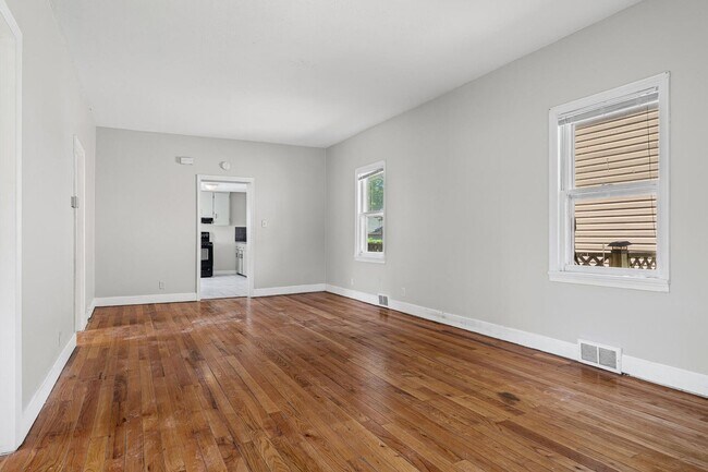 Foto del edificio - 3 bed/1 bath Northside Home