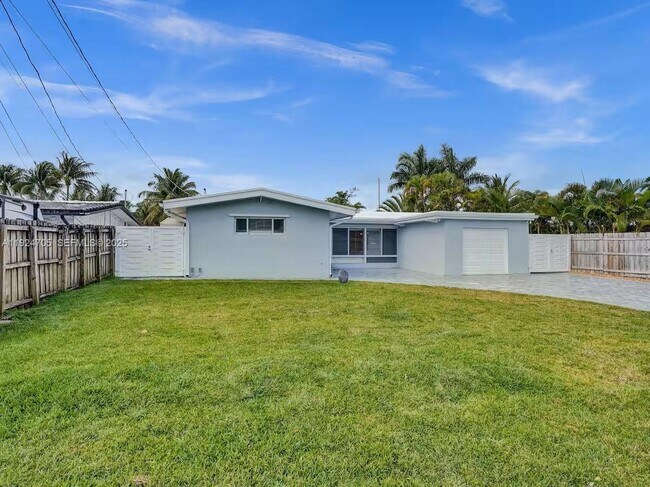 Foto del edificio - 2525 Gulfstream Ln