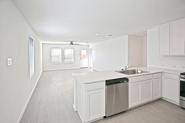 Building Photo - 1601 Tiptop Mdw