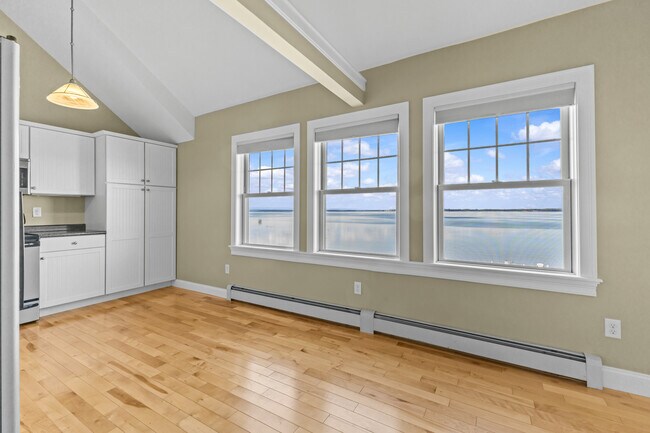 Foto del edificio - 185 Thayer Bay Rd