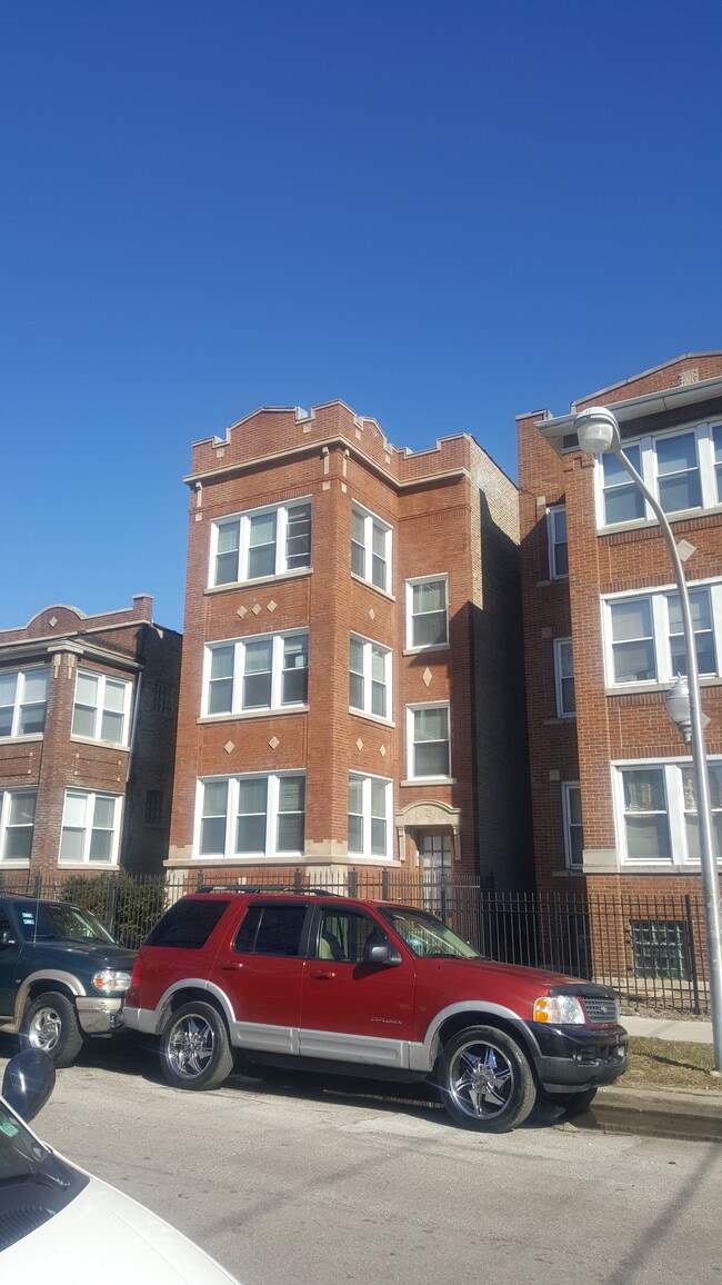 Building Photo - 4817 N Troy St