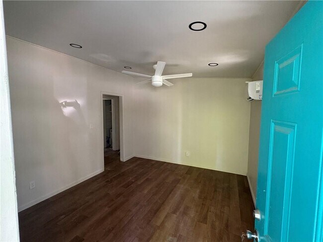 Building Photo - 4049 Villa Ave