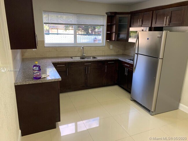 Foto del edificio - 6171 SW 33rd St