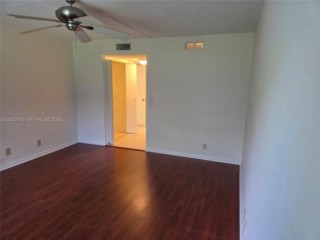 Foto del edificio - 413 Lakeview Dr