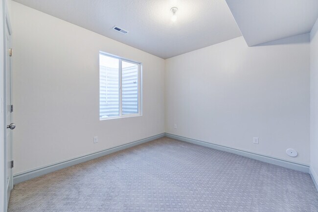 Building Photo - 11036 Albion Pass Ct