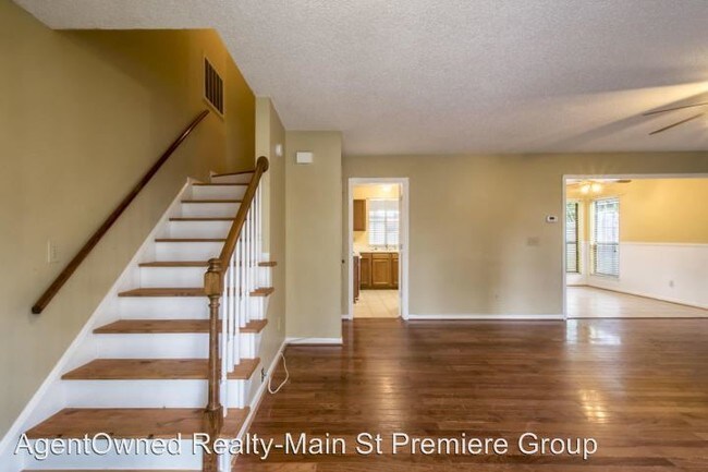 Building Photo - 4044 Bonaparte Dr