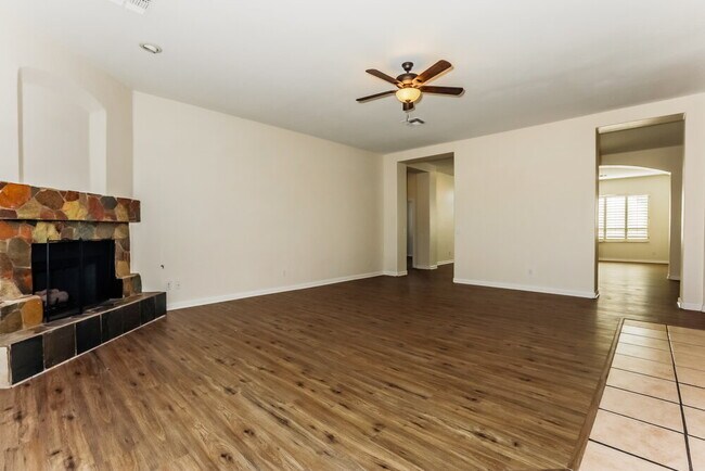 Foto del edificio - 1571 E Stirrup Ct