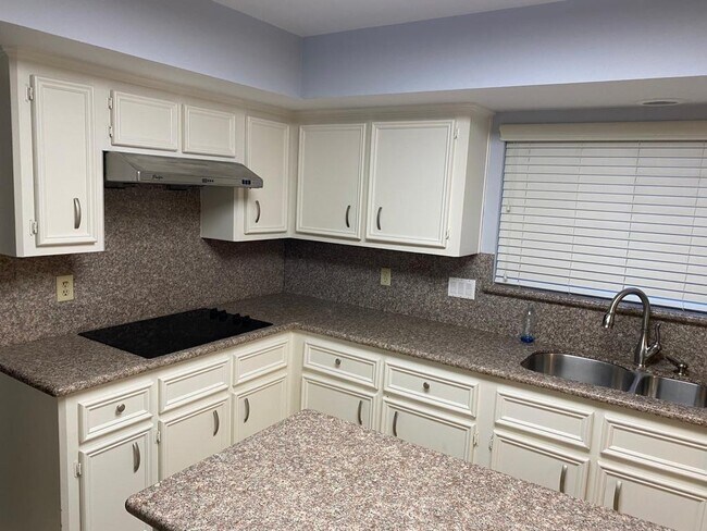 Foto del edificio - 12800 Briar Forest Dr