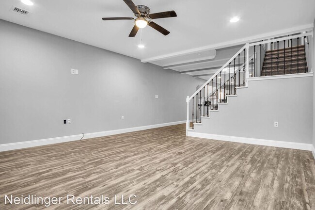 Building Photo - 3 br, 2.5 bath House - 137 E Pomfret Street