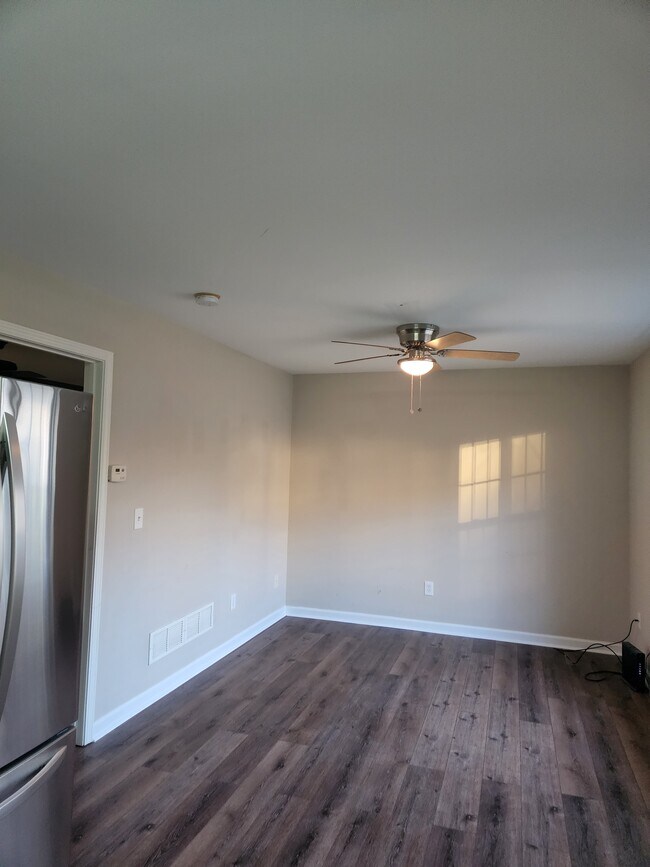 Building Photo - 102 Chestnut Hill Dr