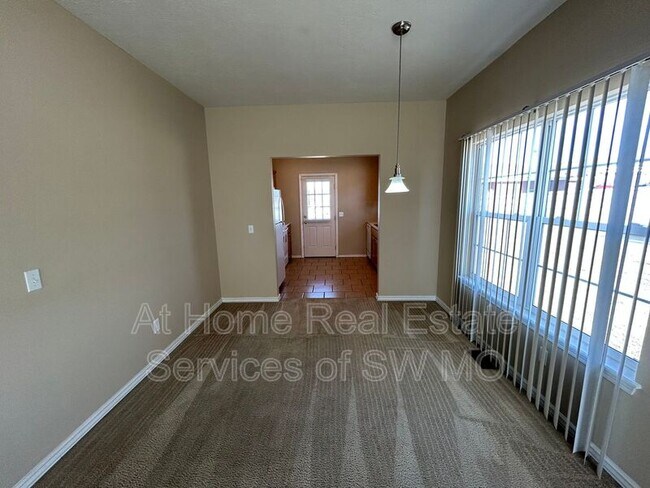 Building Photo - 305 Excalibur Ct