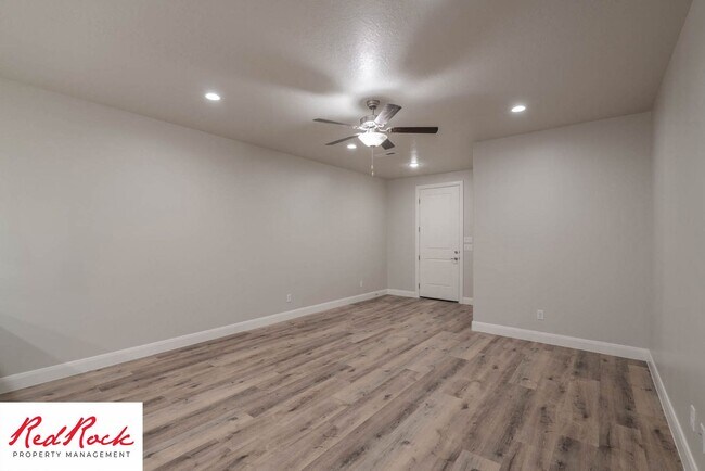 Foto del edificio - Spacious 4 Bedroom Townhome in Hurricane Heights!