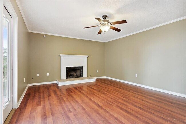 Foto del edificio - 1017 Palmetto Ct