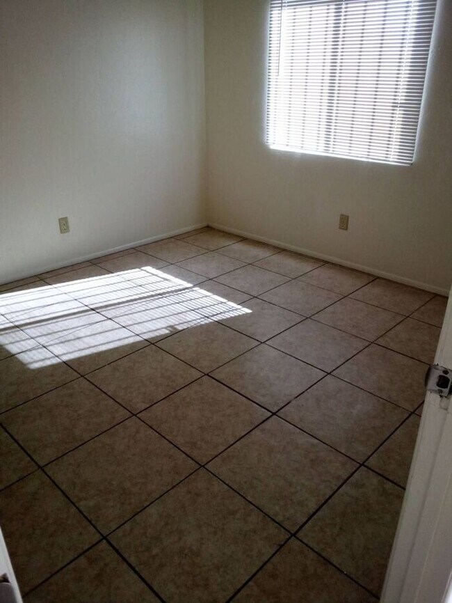 Foto del edificio - Nice 2 bedroom - 1 bath in Southside Tucson