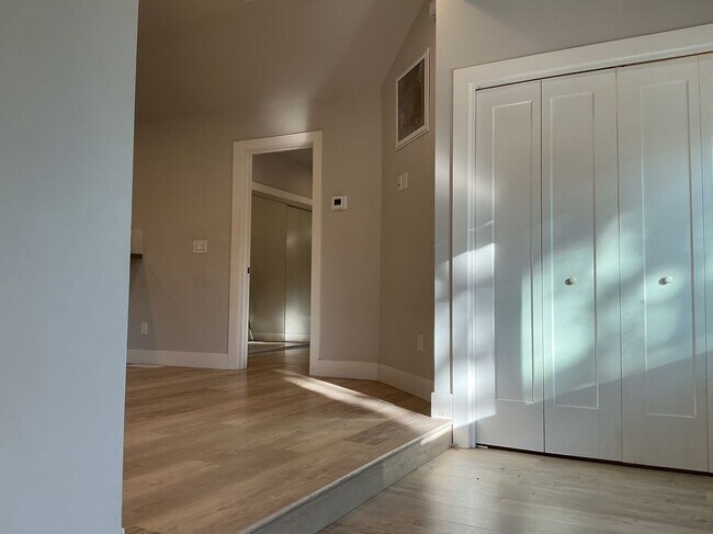 Foto del edificio - 545 Brush Creek Rd