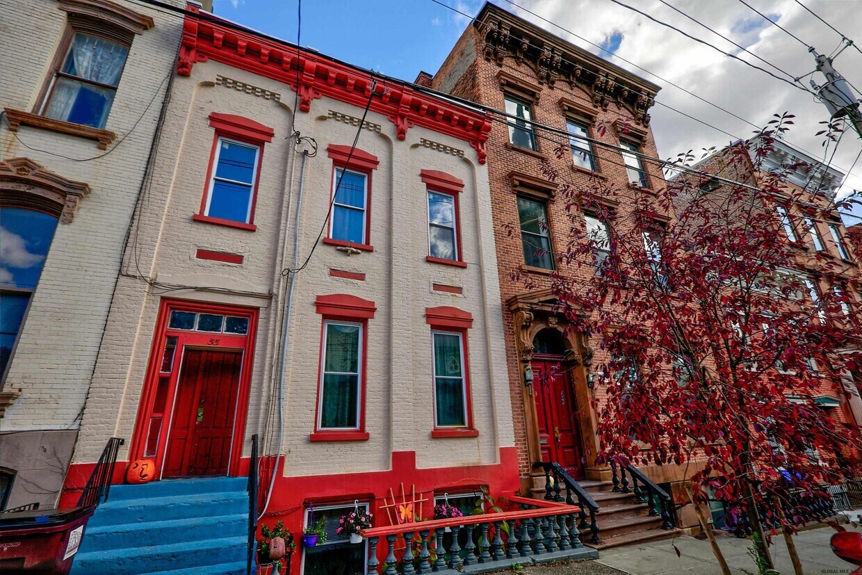 Primary Photo - 55 Ten Broeck St