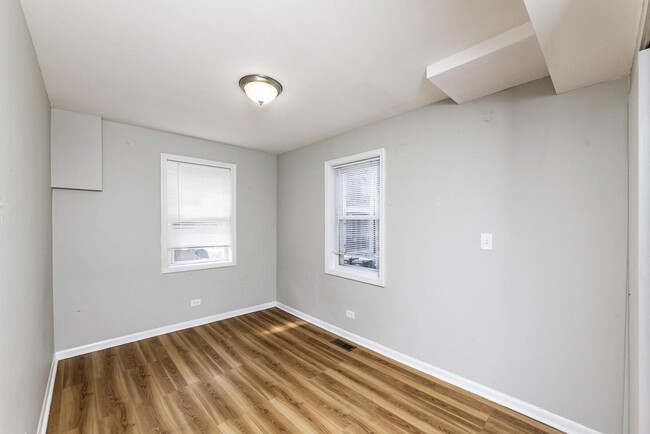 Building Photo - 2 bedroom in Chicago IL 60607