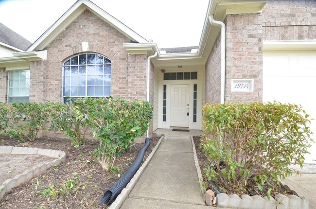 Building Photo - 19714 Fernhaven Dr